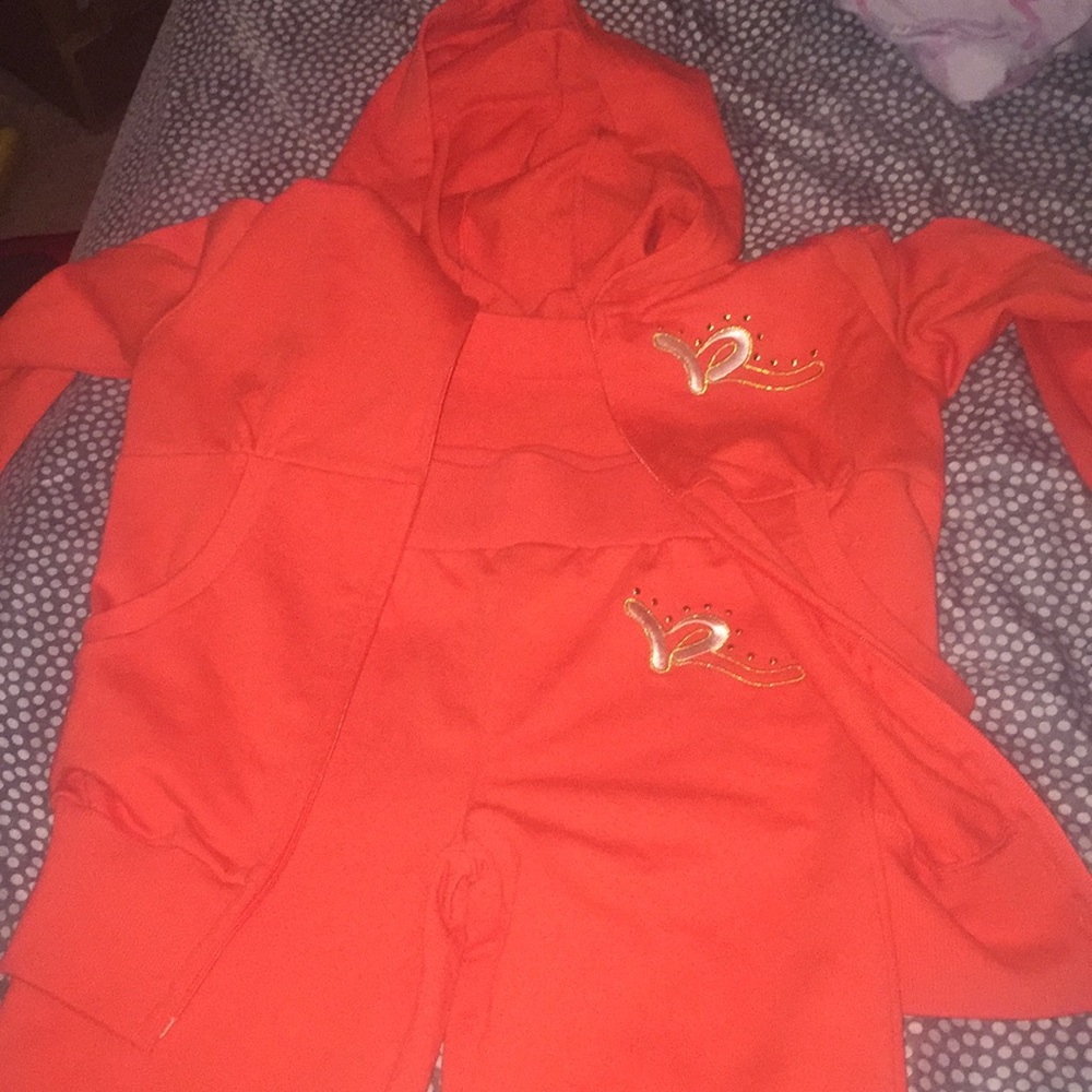 Rocawear track suit